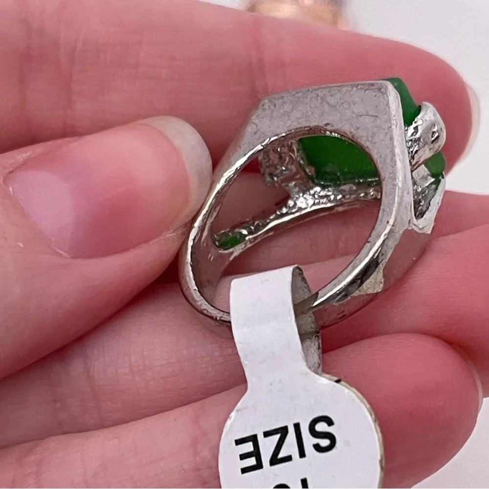 NWT Real Green STONE Silver Tone Preppy Classic KidCore Indie Statement Ring